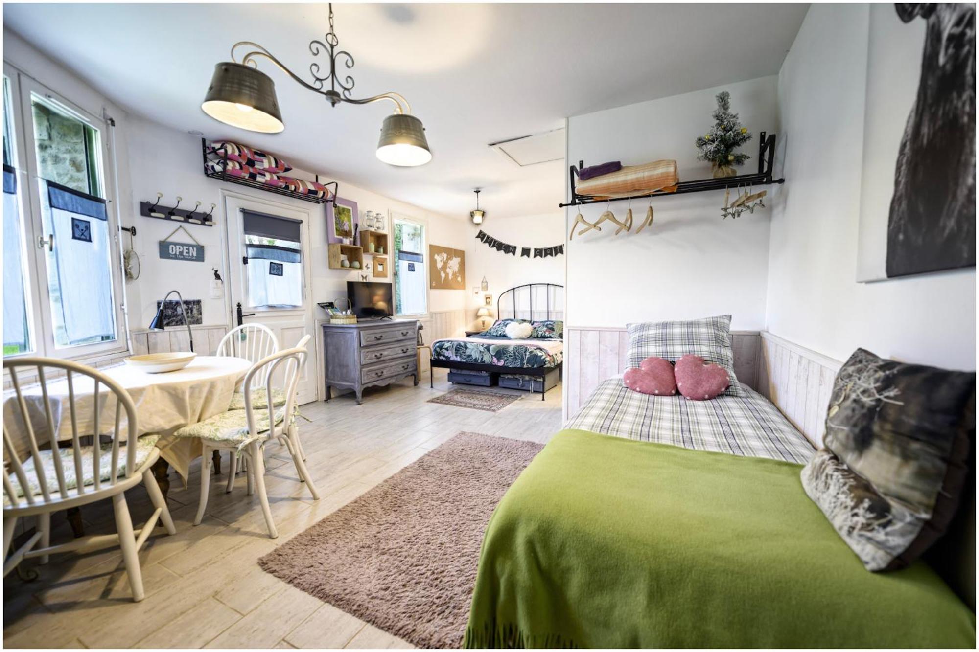 Les 2 Gites Des Chambres De Capucine Carcagny 部屋 写真